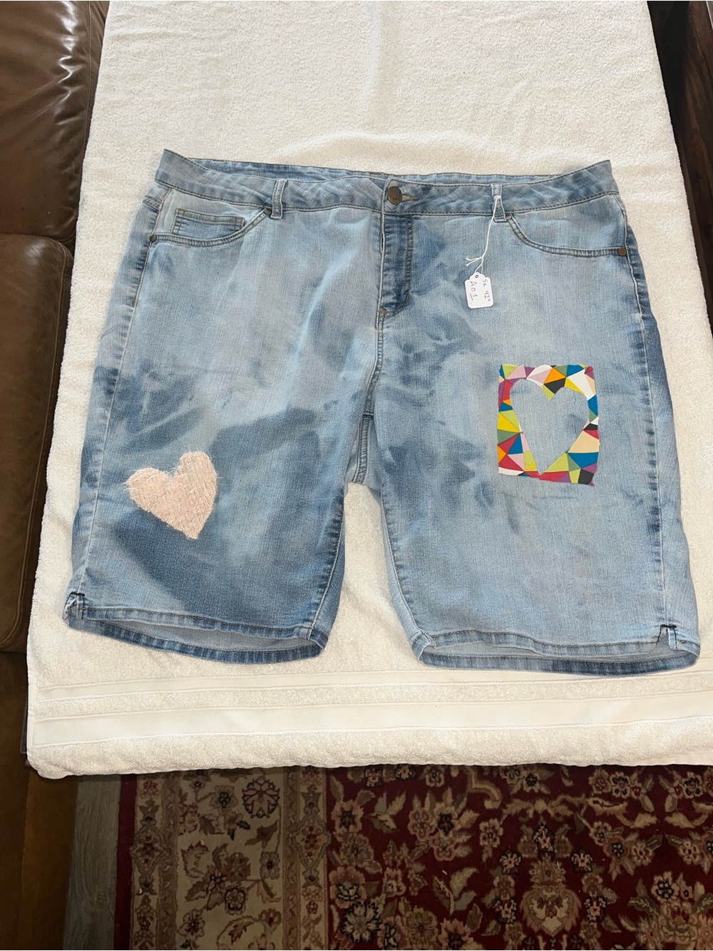 Upcycle mom style Jean Shorts with Heart Patch Detail size 42